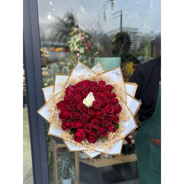 41 Kırmızı-1 Beyaz CANLI Gül Buketi